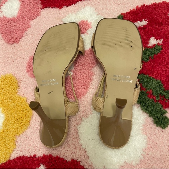 Snakeskin strappy sandals with kitten heel - Picture 5 of 5